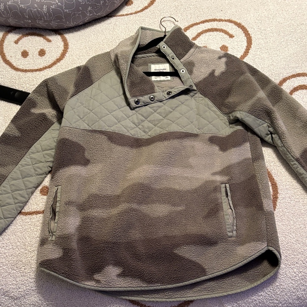 Abercrombie & Fitch Camouflage Snap Pullover